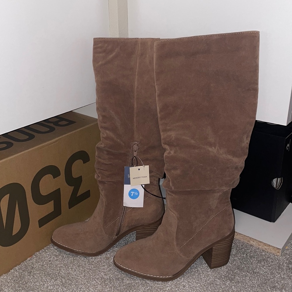 Universal thread fall boot light brown brand new with tags
